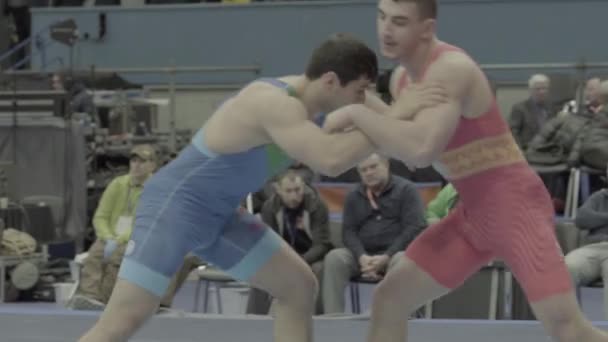 Lottatori durante la competizione di wrestling. Kiev. Ucraina — Video Stock