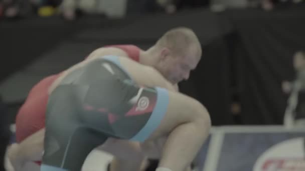 Zápasníci během wrestlingové soutěže. Kyjev. Ukrajina — Stock video