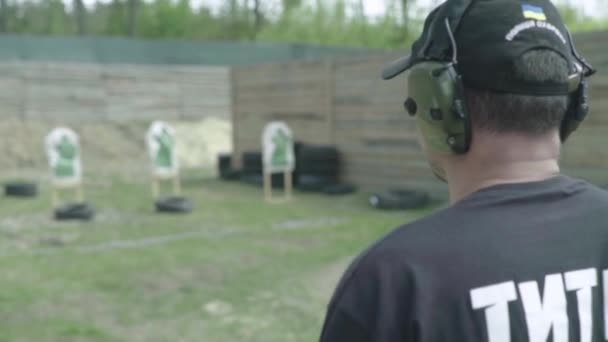 Szkolenie funkcjonariusza policji. Zwolnij trochę. Kijów. Ukraina. — Wideo stockowe