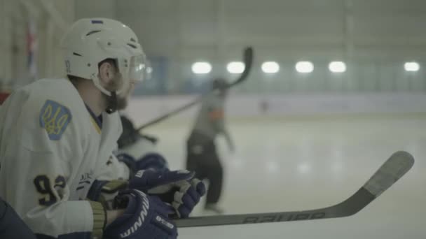 Αγώνας χόκεϊ στην αρένα πάγου. Κίεβο. Ουκραίνη — Αρχείο Βίντεο