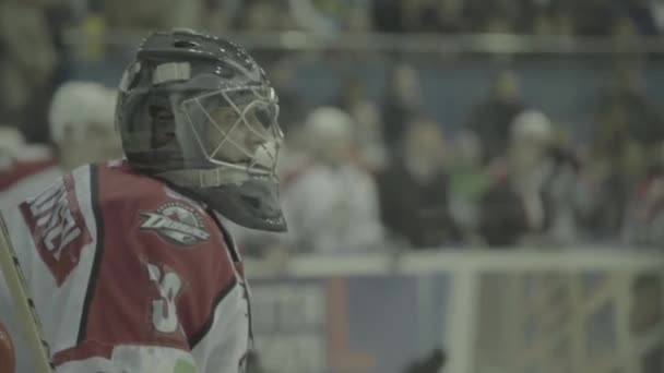 Partita di hockey nell'arena di ghiaccio. Kiev. Ucraina. — Video Stock