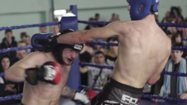 Kik boks. Ringdeki kavga. Rekabet. Kyiv. Ukrayna. Yavaş çekim
