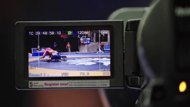 Cameraman with a camera in wrestling competitions. Close-up. — Stock Video