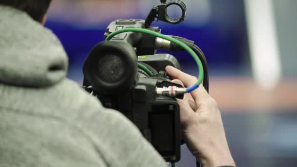 Cameraman with a camera in wrestling competitions. Close-up. — Stock Video