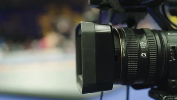 Cameraman with a camera in wrestling competitions. Close-up. — Stock Video