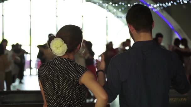 Les danseurs dansent le tango. Au ralenti. Kiev. Ukraine — Video