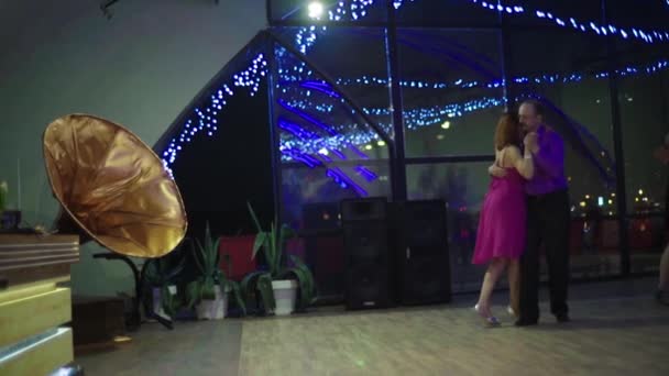 Tancerze tańczą tango. Zwolnij trochę. Kijów. Ukraina — Wideo stockowe