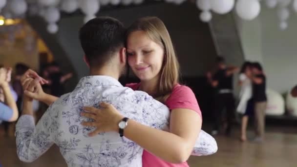 People dancers dance tango. Slow motion. Kyiv. Ukraine — ストック動画