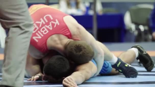 Lutadores durante a competição de wrestling. Kiev. Ucrânia — Vídeo de Stock