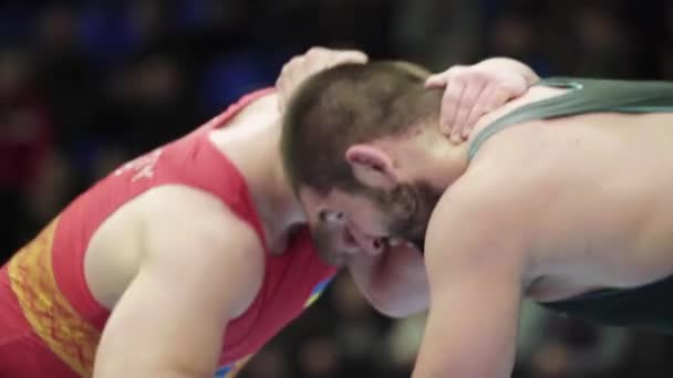 Ringer während des Wrestling-Wettbewerbs. kyiv. Ukraine — Stockvideo