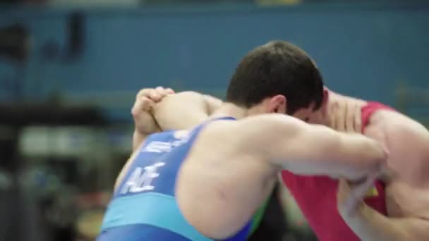 Lottatori durante la competizione di wrestling. Kiev. Ucraina — Video Stock