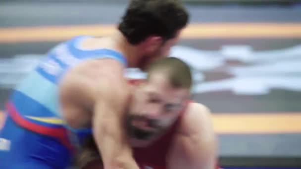 Lottatori durante la competizione di wrestling. Kiev. Ucraina — Video Stock