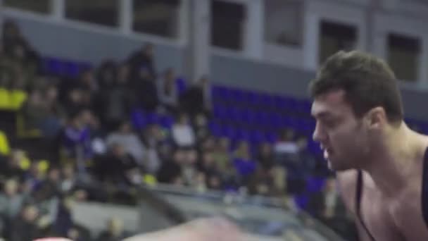 摔跤比赛中的摔角手 Kyiv 。 乌克兰 — 图库视频影像