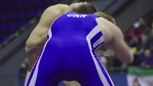 Lottatori durante la competizione di wrestling. Kiev. Ucraina — Video Stock