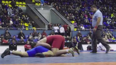 Güreş müsabakasında güreşçiler. Kyiv. Ukrayna