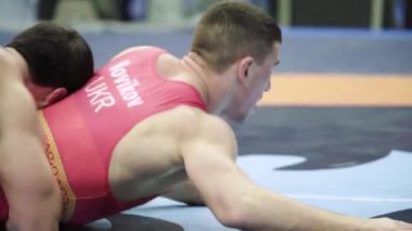 Güreş müsabakasında güreşçiler. Kyiv. Ukrayna