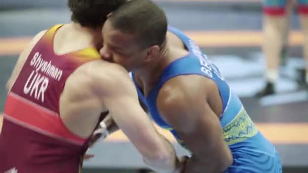 Lutadores durante a competição de wrestling. Kiev. Ucrânia — Vídeo de Stock