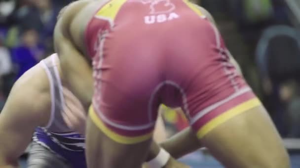 Lottatori durante la competizione di wrestling. Kiev. Ucraina — Video Stock