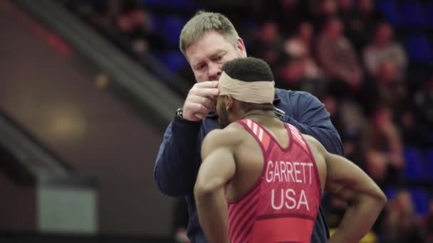 Lutadores durante a competição de wrestling. Kiev. Ucrânia — Vídeo de Stock