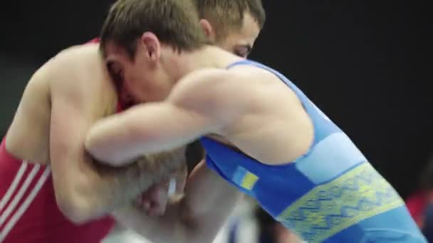 Worstelaars tijdens de worstelwedstrijd. Kiev. Oekraïne — Stockvideo