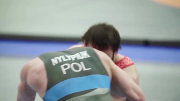 Ringer während des Wrestling-Wettbewerbs. Zeitlupe. kyiv. Ukraine — Stockvideo