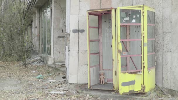 Csernobili Kizárási Zóna. Pripyat vagyok. Extrém turizmus. Turisták. — Stock videók