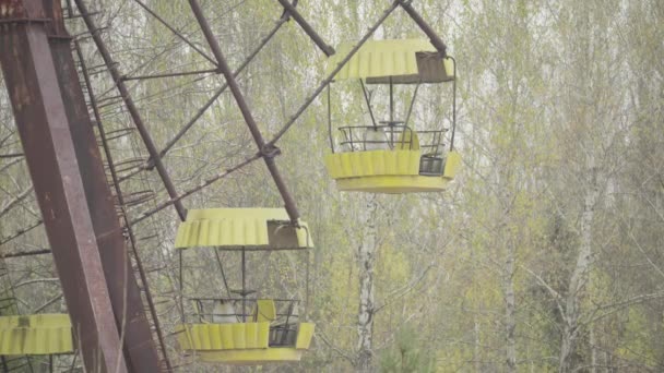 Зона отчуждения Чернобыля. Припять. Заброшенное колесо обозрения — стоковое видео