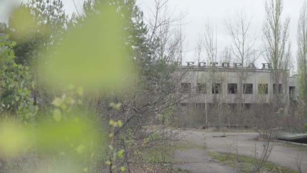 Çernobil Yasak Bölge. Pripyat. Terk edilmiş bir şehrin şehir manzarası — Stok video