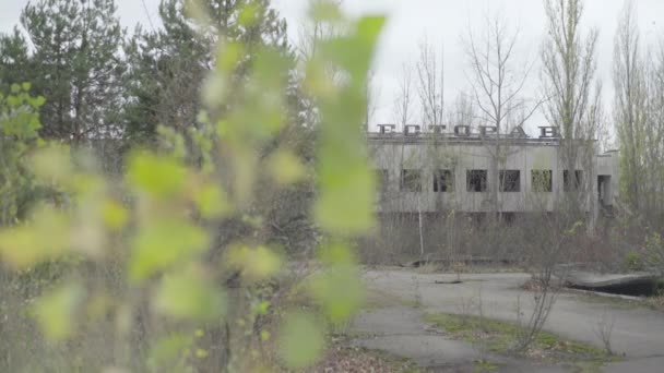 Çernobil Yasak Bölge. Pripyat. Terk edilmiş bir şehrin şehir manzarası — Stok video