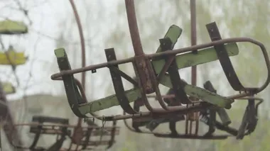 Çernobil Yasak Bölge. Pripyat. Şehir merkezinde terk edilmiş bir park.