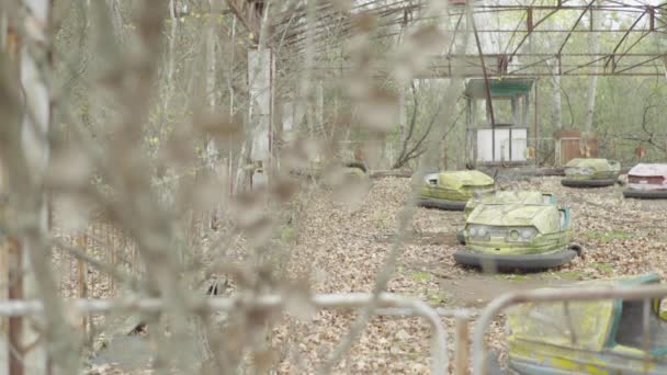 Sperrzone Tschernobyl. Pripjat. Verlassener Park in der Innenstadt — Stockvideo