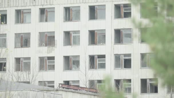 Зона отчуждения Чернобыля. Припять. Городской пейзаж заброшенного города — стоковое видео