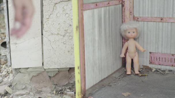 Uitsluitingszone Tsjernobyl. Pripyat. Stadslandschap van een verlaten stad — Stockvideo