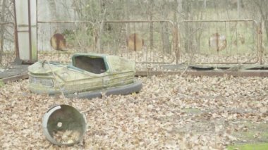 Çernobil Yasak Bölge. Pripyat. Şehir merkezinde terk edilmiş bir park.