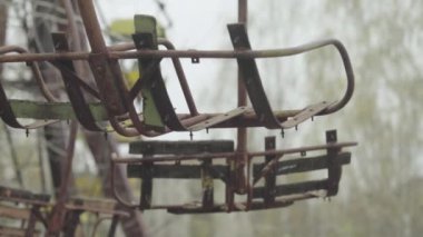 Çernobil Yasak Bölge. Pripyat. Şehir merkezinde terk edilmiş bir park.