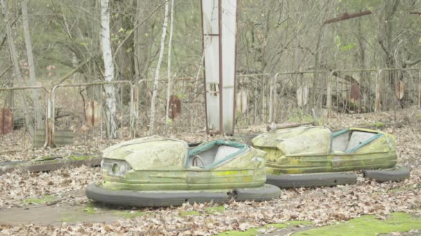 Zona de Exclusão de Chernobil. Pripyat. Parque abandonado no centro da cidade — Vídeo de Stock