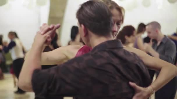 Mensen dansen tango. Kiev. Oekraïne — Stockvideo