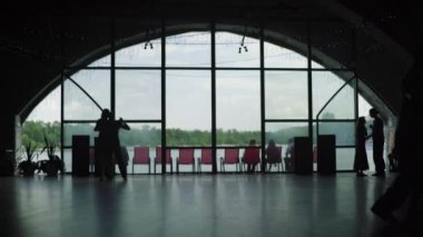 İnsanlar tango yapar. Kyiv. Ukrayna