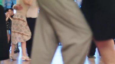 İnsanlar tango yapar. Kyiv. Ukrayna