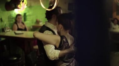 İnsanlar tango yapar. Kyiv. Ukrayna