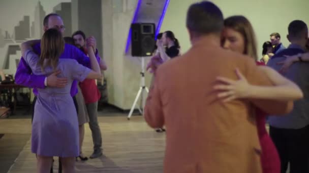 Tancerze tańczą tango. Kijów. Ukraina — Wideo stockowe