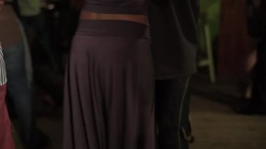 İnsanlar tango yapar. Kyiv. Ukrayna