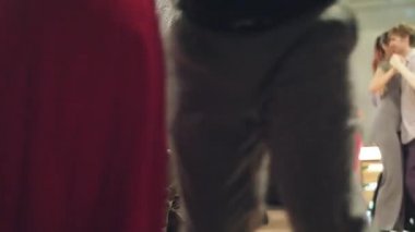 İnsanlar tango yapar. Kyiv. Ukrayna