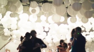 İnsanlar tango yapar. Kyiv. Ukrayna