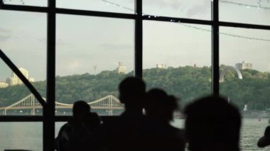 İnsanlar tango yapar. Kyiv. Ukrayna