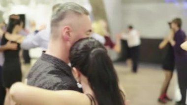 İnsanlar tango yapar. Kyiv. Ukrayna