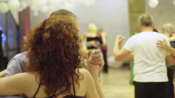 Les danseurs dansent le tango. Kiev. Ukraine — Video