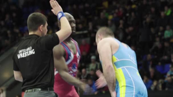 Lottatori durante la competizione di wrestling. Kiev. Ucraina — Video Stock