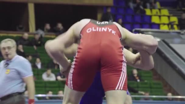 Wrestlers under brydning konkurrence. Kiev. Ukraine – Stock-video