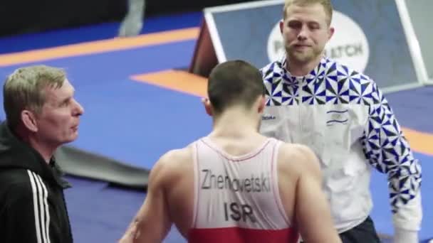 Coach e atleta durante le competizioni di break wrestling. Kiev. Ucraina — Video Stock